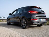 Usado Hyundai i30 110 CV (80 kW) 2022 Negro Berlina