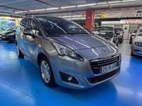 Usado Peugeot 5008 Allure 120 CV (88 kW) 2015 Gris Monovolumen