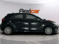 Usado Kia Rio 101 CV (74 kW) 2018 Negro Berlina