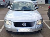 Usado VW Passat Comfortline 150 CV (110 kW) 2002 Gris / plata Familiar