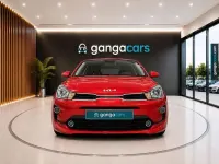Usado Kia Rio 101 CV (74 kW) 2023 Rojo Berlina