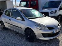 Usado Renault Clio II Authentique 65 CV (47 kW) 2007 Gris claro Berlina