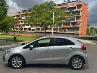 Usado Kia Rio 84 CV (61 kW) 2015 Gris / plata Berlina