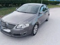 Usado VW Passat Sportline 140 CV (102 kW) 2006 Gris / plata Berlina