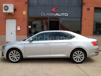 Usado Skoda Superb Ambition 150 CV (110 kW) 2021 Gris / plata Berlina