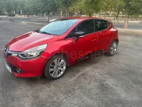 Usado Renault Clio IV Business 90 CV (66 kW) 2015 Granate Berlina