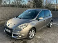Usado Renault Scenic E-Tech Dynamique 131 CV (96 kW) 2010 Marrón Monovolumen