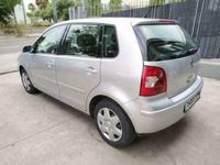 Usado VW Polo Trendline 65 CV (47 kW) 2002 Gris Berlina