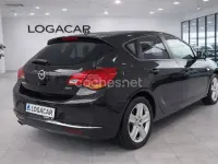 Używany Opel Astra Enjoy 110 KM (80 kW) 2011 Czarny Sedan/Limuzyna