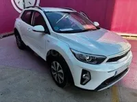 Usado Kia Stonic 84 CV (61 kW) 2022 Blanco SUV