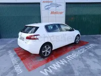 Usado Peugeot 308 Allure 120 CV (88 kW) 2017 Blanco Berlina