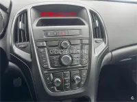 Usado Opel Astra Expression 100 CV (73 kW) 2011 Rojo Berlina