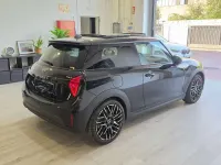Usado Mini Cooper Favoured 204 CV (150 kW) 2024 Negro Utilitario