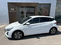 Usado Hyundai i20 100 CV (73 kW) 2025 Blanco Utilitario