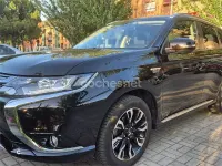 Usado Mitsubishi Outlander P-HEV 203 CV (149 kW) 2017 Negro SUV