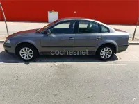 Usado VW Passat Advance 130 CV (95 kW) 2005 Verde Berlina