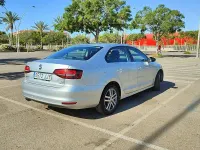 Usado VW Jetta Sportline 150 CV (110 kW) 2015 Gris / plata Berlina