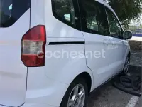 Usado Ford Tourneo Courier Ambiente 75 CV (55 kW) 2015 Blanco Monovolumen