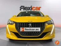Usado Peugeot 208 Allure 100 CV (73 kW) 2020 Amarillo Utilitario