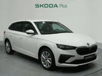Usado Skoda Scala Selection 116 CV (85 kW) 2025 Blanco Utilitario
