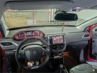 Usado Peugeot 2008 GT-line 120 CV (88 kW) 2018 Rojo SUV