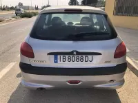Usado Peugeot 206 90 CV (66 kW) 2001 Gris Utilitario