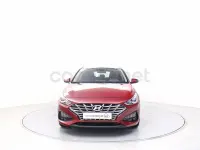 Usado Hyundai i30 110 CV (80 kW) 2022 Rojo Berlina
