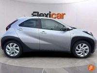 Usado Toyota Aygo Live 68 CV (50 kW) 2023 Gris Utilitario