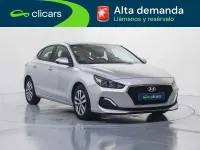 Usado Hyundai i30 120 CV (88 kW) 2018 Plateado Utilitario
