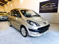 Usado Peugeot 1007 110 CV (80 kW) 2005 Beige Monovolumen