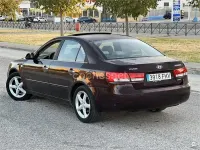 Usado Hyundai Sonata Comfort 140 CV (102 kW) 2006 Granate Berlina