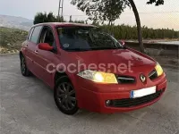 Usado Renault Mégane III Dynamique 105 CV (77 kW) 2008 Rojo Berlina