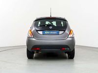 Usado Lancia Ypsilon Gold 69 CV (50 kW) 2014 Gris Utilitario