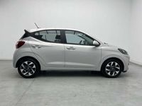 Usado Hyundai i10 67 CV (49 kW) 2023 Gris Utilitario