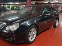 Usado Mercedes C180 129 CV (94 kW) 2001 Negro Berlina