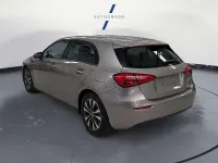 Usado Mercedes A180 109 CV (80 kW) 2021 Gris Utilitario