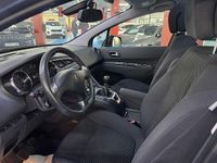 Usado Peugeot 5008 Allure 120 CV (88 kW) 2015 Gris Monovolumen