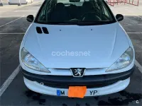 Usado Peugeot 206 75 CV (55 kW) 2000 Blanco Berlina