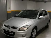 Usado Hyundai i30 Comfort 109 CV (80 kW) 2010 Gris / plata Berlina