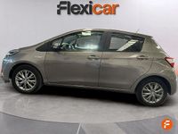 Usado Toyota Yaris Hybrid Active 100 CV (73 kW) 2018 Gris Berlina