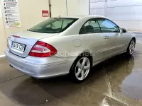 Usado Mercedes CLK240 Elegance 170 CV (125 kW) 2004 Gris / plata Coupe
