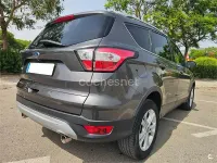 Usado Ford Kuga ST-Line 150 CV (110 kW) 2018 Gris / plata SUV