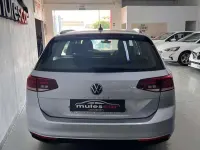 Usado VW Passat Business 122 CV (89 kW) 2023 Plateado Familiar