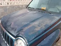 Usado Jeep Cherokee Sport 163 CV (119 kW) 2005 Azul SUV