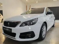 Usado Peugeot 308 Access 100 CV (73 kW) 2018 Blanco Berlina