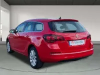 Usado Opel Astra Excellence 136 CV (100 kW) 2015 Rojo Utilitario