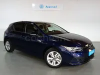 Usado VW Golf VIII Life 110 CV (80 kW) 2022 Azul Berlina