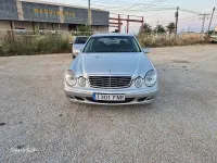 Usado Mercedes E320 Avantgarde 204 CV (150 kW) 2004 Gris / plata Berlina