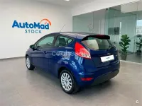Usado Ford Fiesta Trend 82 CV (60 kW) 2014 Azul Utilitario