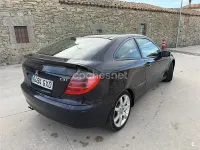Usado Mercedes C220 143 CV (105 kW) 2001 Negro Berlina